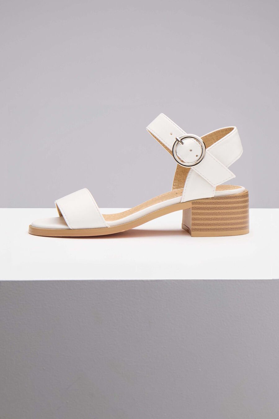 BUCKLE HEEL in colour WHITE