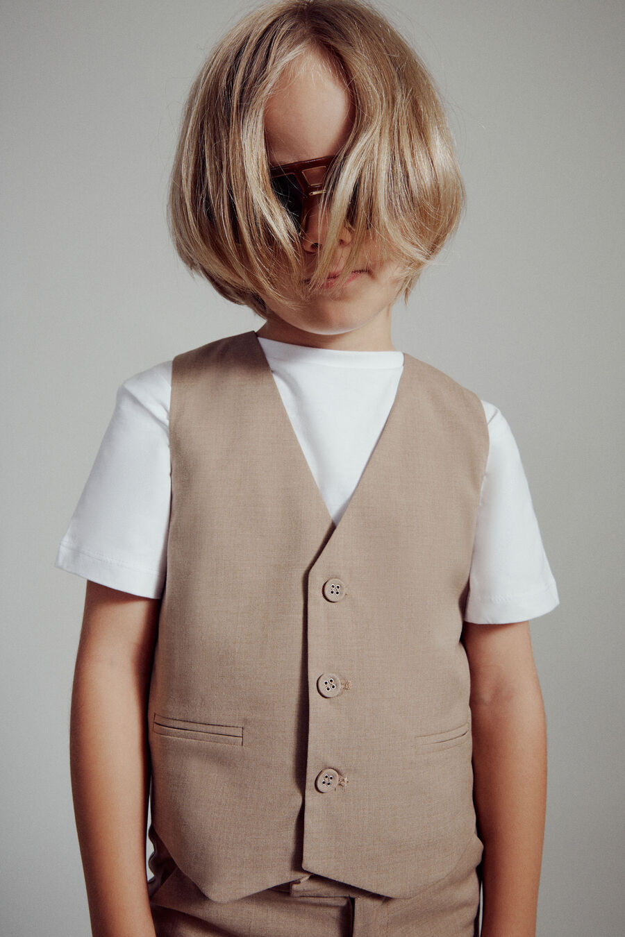 CHARLES VEST in colour SAND