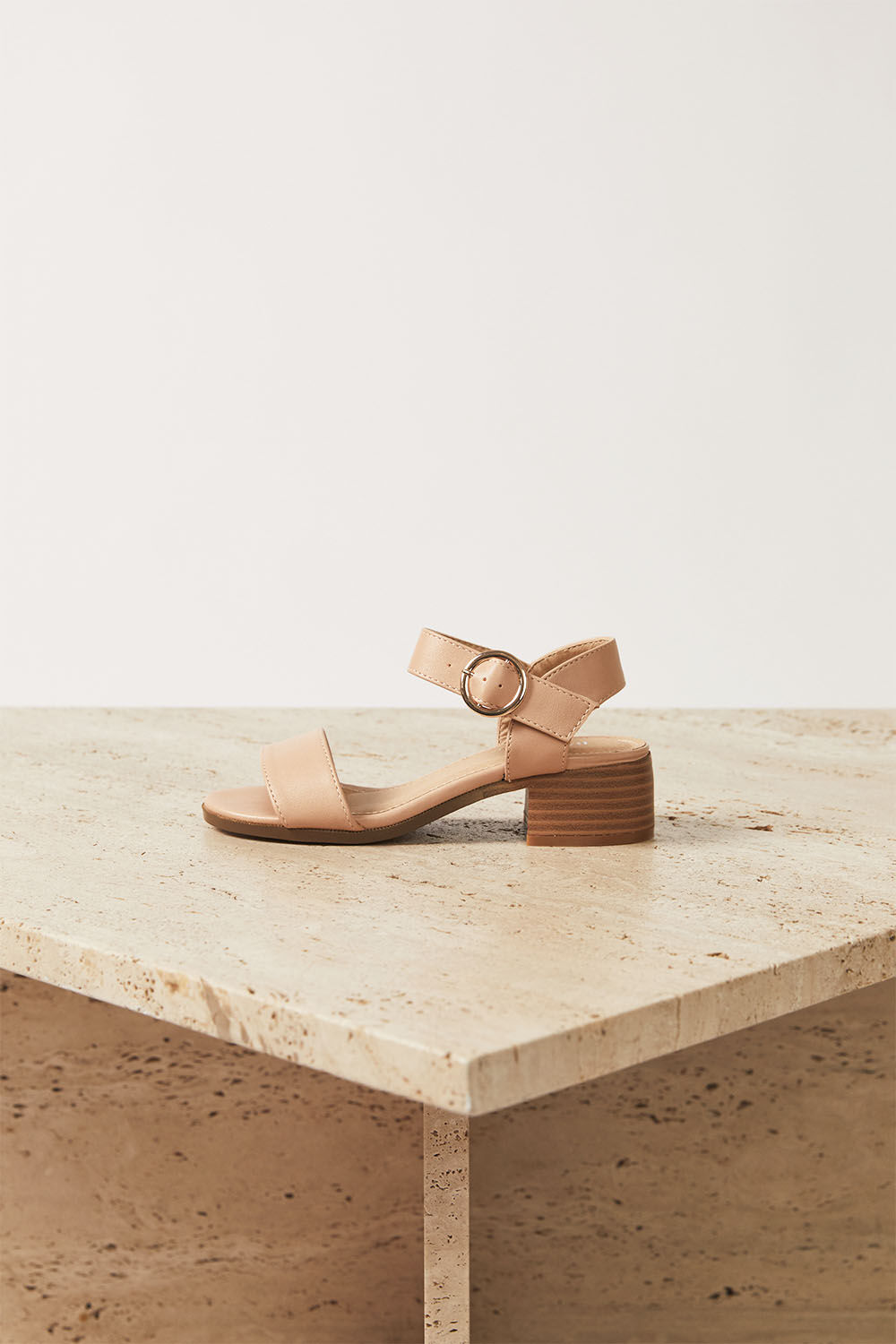 GIRLS BUCKLE HEEL in colour TAN