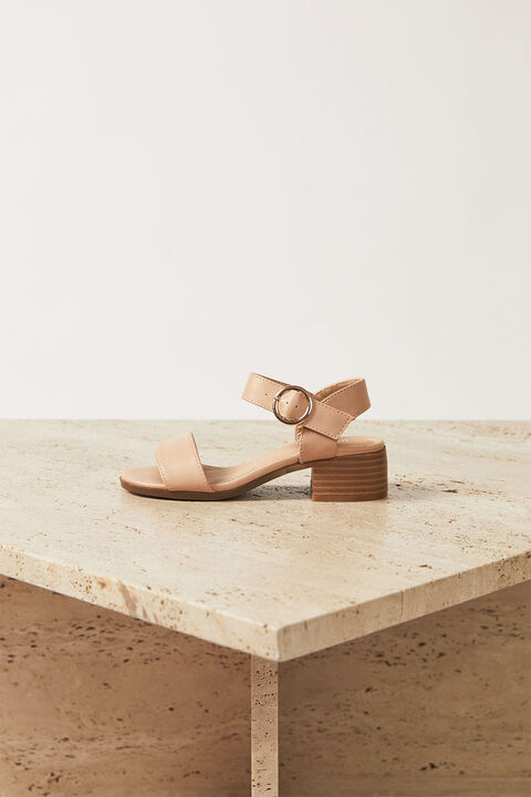 GIRLS BUCKLE HEEL in colour TAN