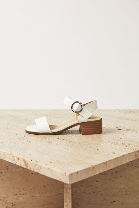 BUCKLE HEEL in colour CLOUD DANCER