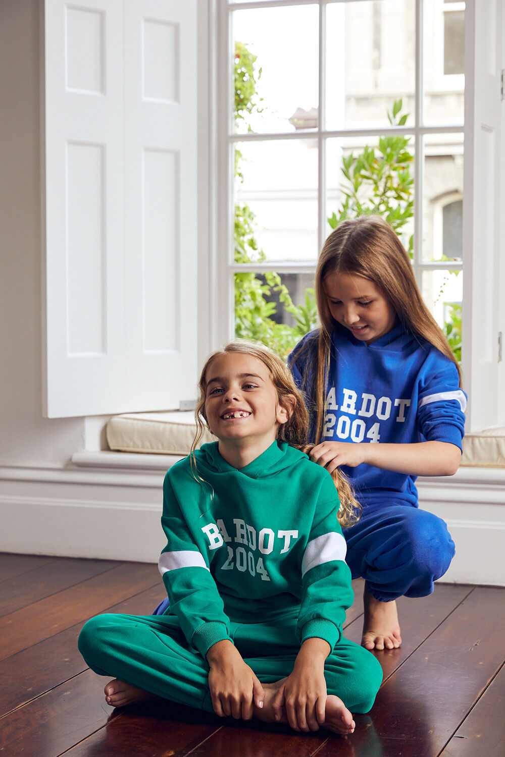 GIRLS OVERSIZED ADVENTURE HOODIE in colour DEEP GRASS GREEN