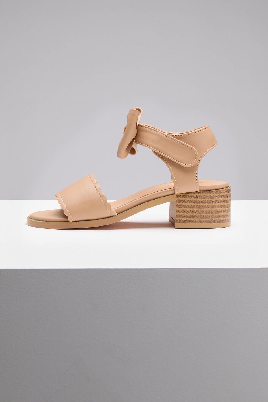 BOW HEEL in colour Tan