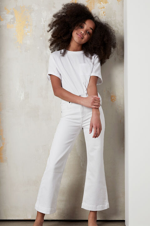 GIRLS ESSENTIAL TEE WITH POCKET in colour BRIGHT WHITE