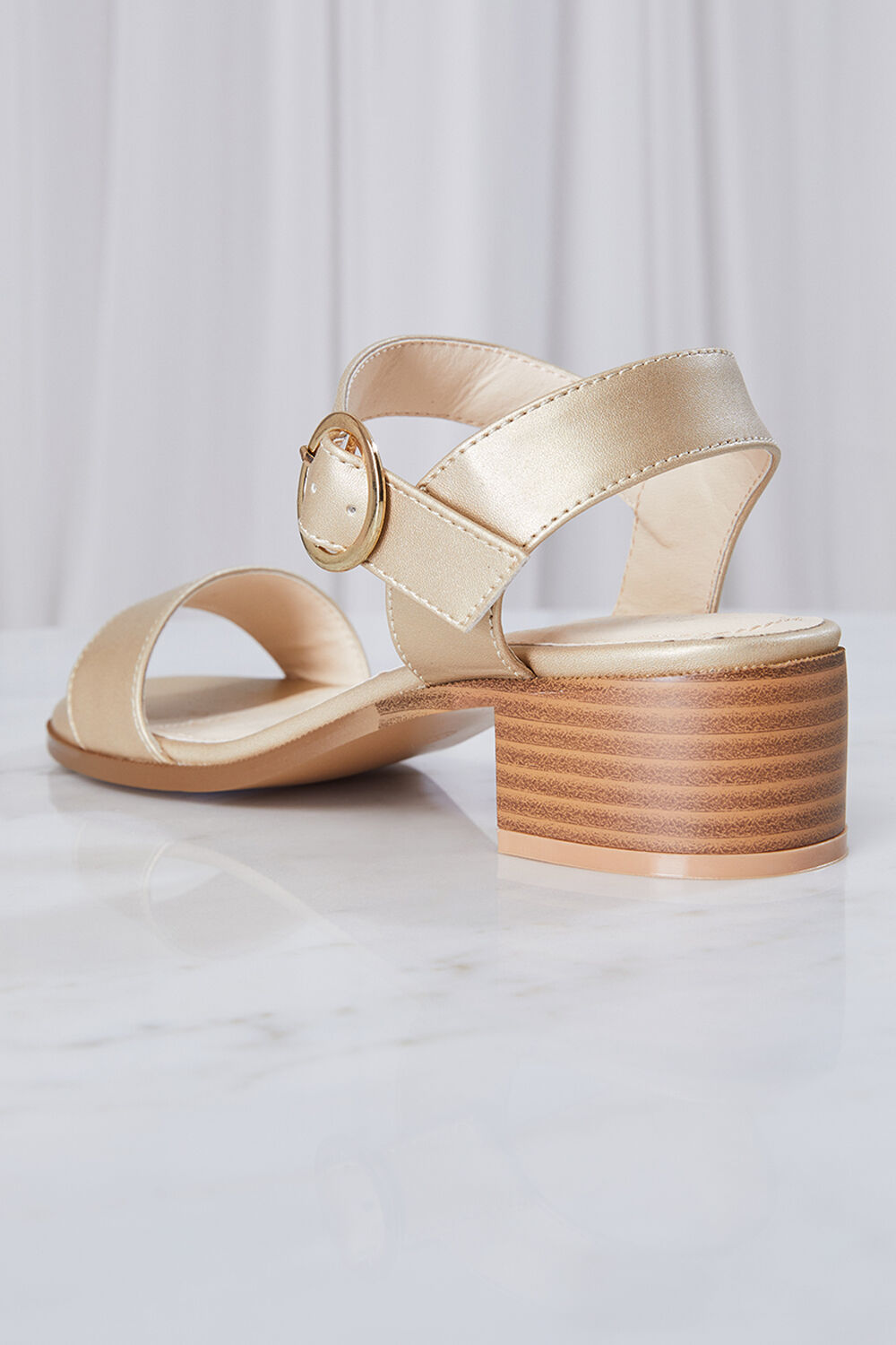 GIRLS BUCKLE HEEL in colour GOLD EARTH